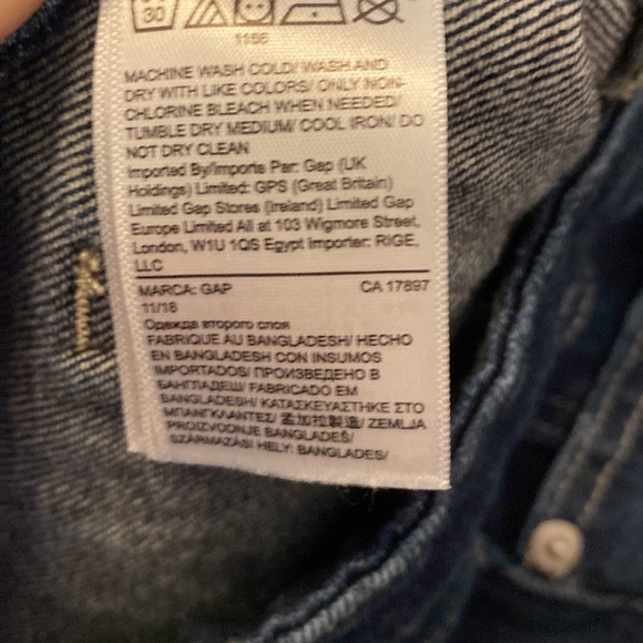 Never worn Gap Bermuda Jean shorts - Picture 4 of 4